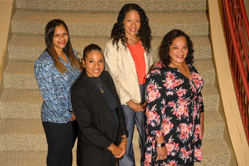 De izquierda a derecha: Minutha Parker, Nikeisha Whatley-Leon, Cherylann Sherwood, Tracy Triplett (Ana Franco, que no aparece en la foto) - Foto de Stanley Leary